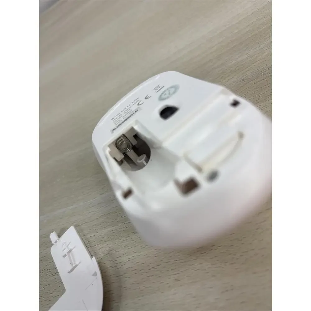 White wireless mouse with dongle I886